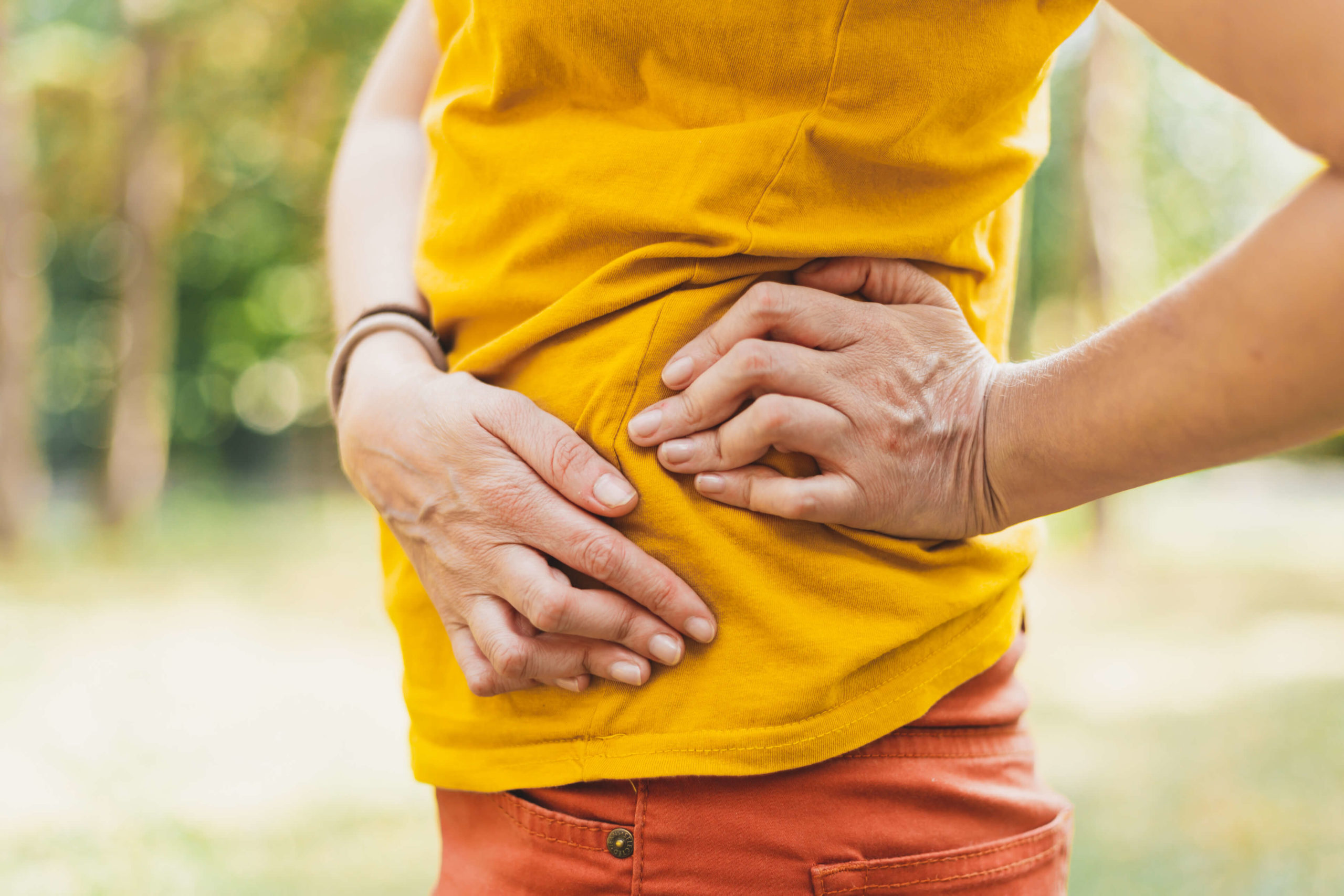 Боль в боку заболевания. Боль в тазобедренном суставе у мужчины. Pain in the Hip Joints. Остеопения тазобедренного сустава. Остеопения бедренного сустава.